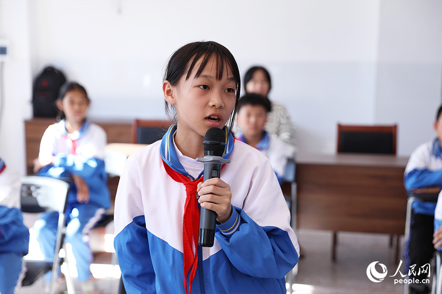 踴躍回答問題的學生。人民網(wǎng) 陳永整攝
